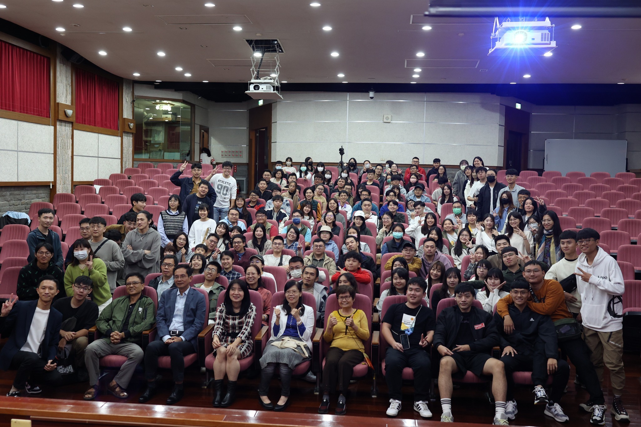 靜宜大學生態人文學系系友回娘家活動大合照