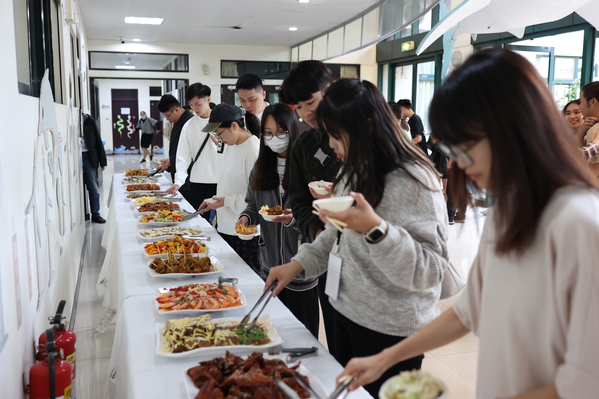 靜宜大學生態人文學系系友回娘家活動，自助餐午餐餐敘