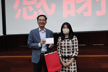 靜宜大學生態人文學系賴麗娟系主任頒發感謝狀