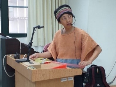 【特色教學】1121生態人文學系_課程演講-回收塑膠袋的環保藝術創作圖片